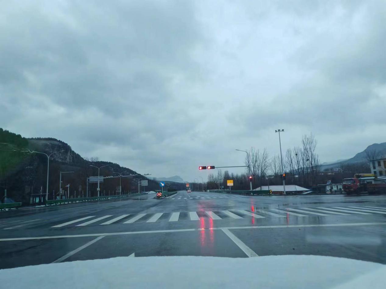 S103濟棗線市中紅符路口南至濟南泰安界段旅游公路項目信號燈、電警、監(jiān)控施工
